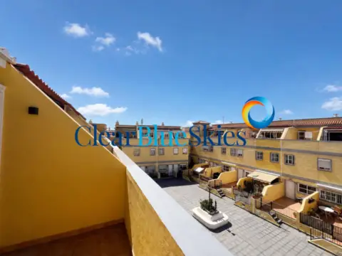 Casa adosada en calle Llano Mora