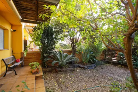Chalet pareado en Carrer de Treviso, 8