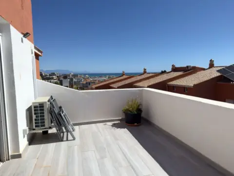 Chalet adosado en calle Anémona