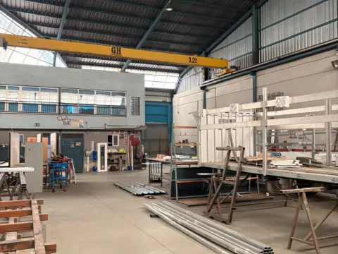 Nave comercial en calle Paraguay