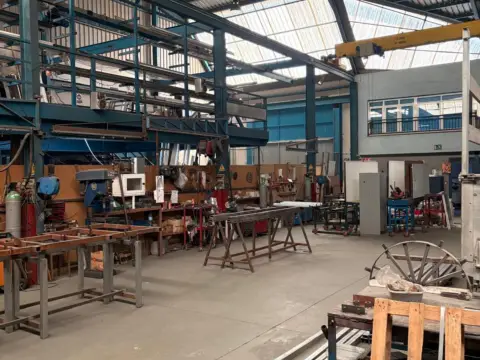 Nave comercial en calle Paraguay