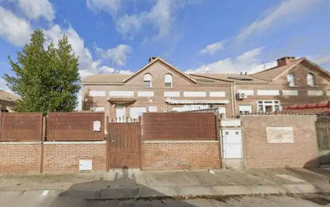 Chalet pareado en calle de Monte del Campo
