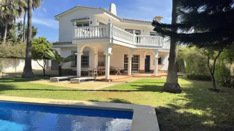 Chalet unifamiliar en calle de Manuel Curros Enríquez, 1