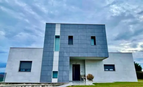Chalet unifamiliar en calle de la Llanilla