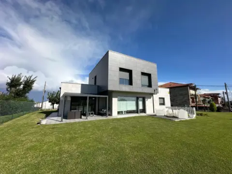 Chalet unifamiliar en calle de la Llanilla