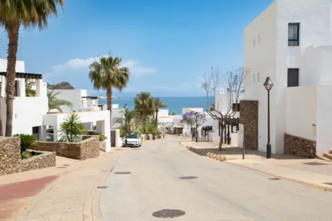 Chalet adosado en calle del Califato