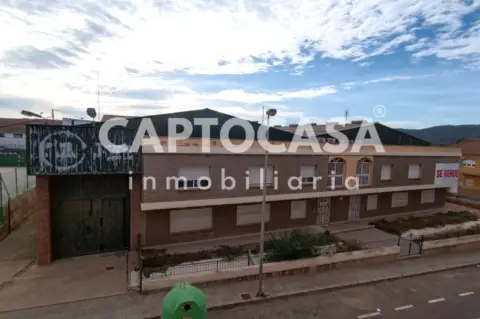 Nave comercial en calle de Juvenal