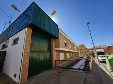 Nave comercial en calle de Juvenal