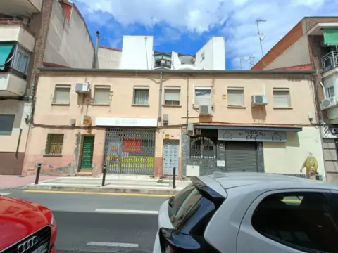 Casa adosada en calle Villaverde