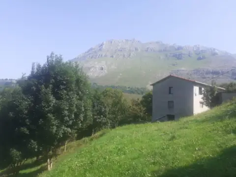 Edificio en Socueva