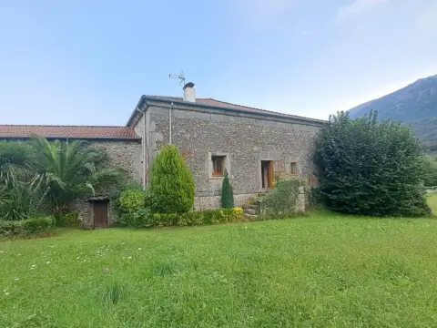 Casa en calle Ruesga