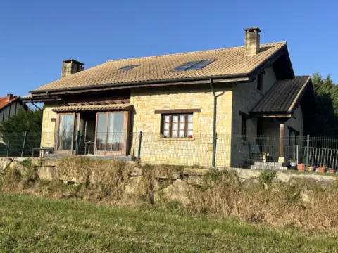 Chalet unifamiliar en Avenida Constitución