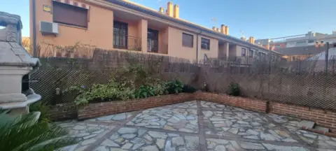 Chalet pareado en calle de Arcadia