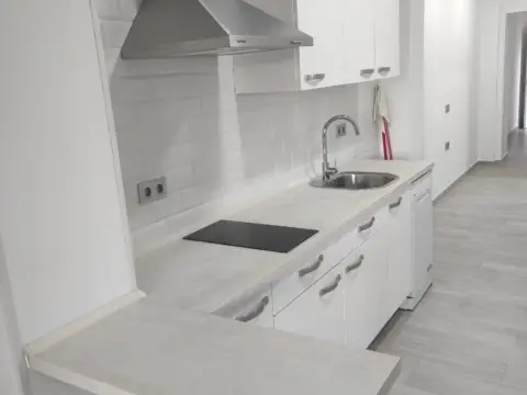 Estudio en calle de Isidro Pacense