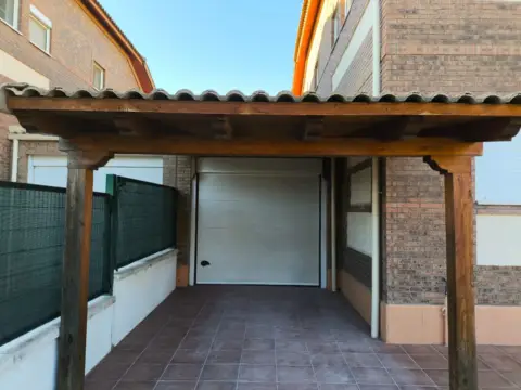 Chalet pareado en calle de Fujara