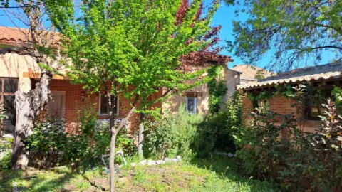 Chalet adosado en calle de Valentín Arévalo Ayllón