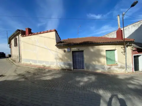 Chalet adosado en calle de la Longaniza