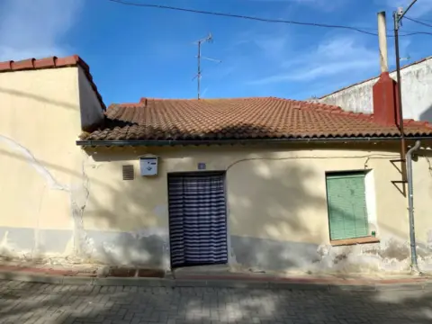 Chalet adosado en calle de la Longaniza
