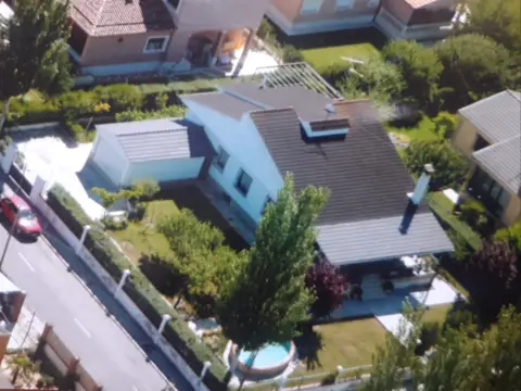 Chalet unifamiliar en Urbanización del Pinarillo