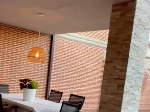 Chalet adosado en calle de Arco de San Martín