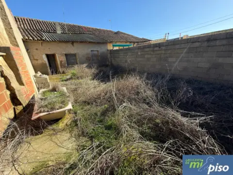 Chalet adosado en calle de Junquillo