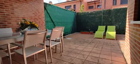 Chalet adosado en calle Gerardo Toribio