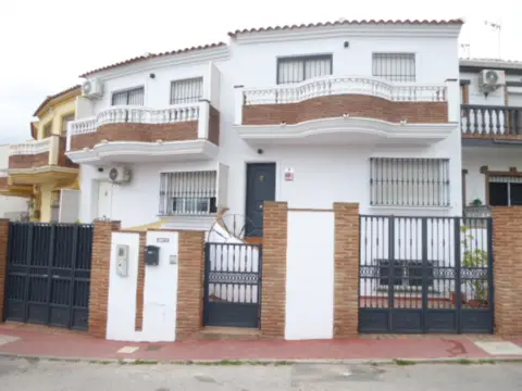 Chalet adosado en calle del Asteroide
