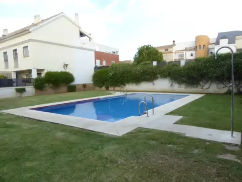 Chalet adosado en calle Hierro