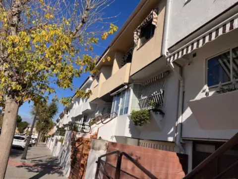 Chalet adosado en calle del Zarzal