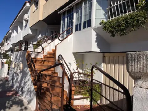 Chalet adosado en calle del Zarzal