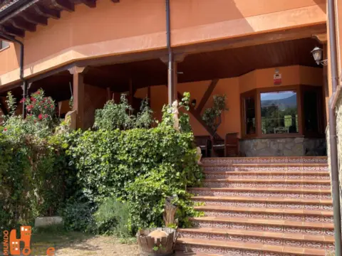 Chalet pareado en Urbanización Caserío de Urgel