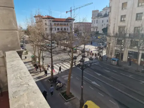 Piso en calle de Calvo Sotelo, 13