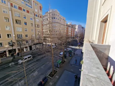 Piso en calle de Calvo Sotelo, 13
