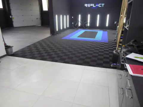 Nave comercial en Bajada de San Juan