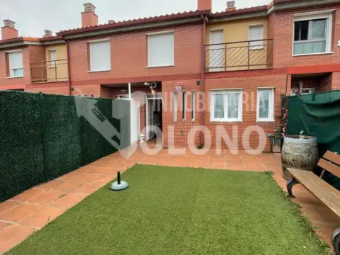 Chalet adosado en calle Peña Gembres