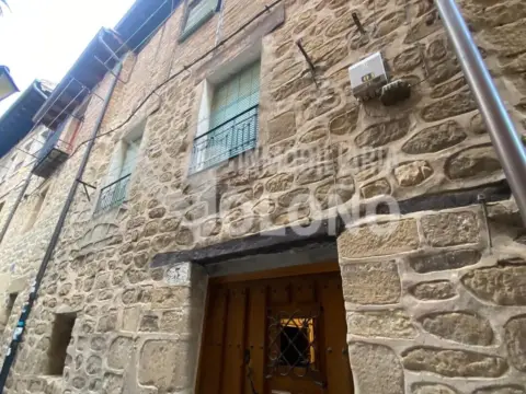 Casa rústica en calle del Esquide