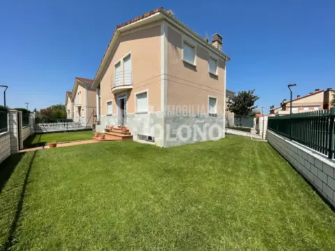 Chalet unifamiliar en calle de Donantes de Sangre, 93