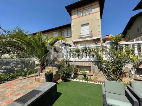 Chalet adosado en calle Santiago