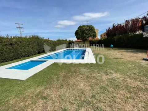 Chalet adosado en calle Real, 2