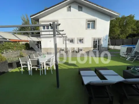 Chalet unifamiliar en calle de Baños