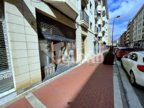 Local comercial en Avenida de La Rioja, 16