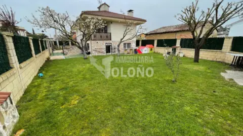 Chalet unifamiliar en Paseo Cihuri, 8