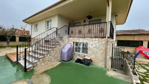 Chalet unifamiliar en Paseo Cihuri, 8