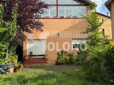 Chalet unifamiliar en Urbanización de Priorato, 14