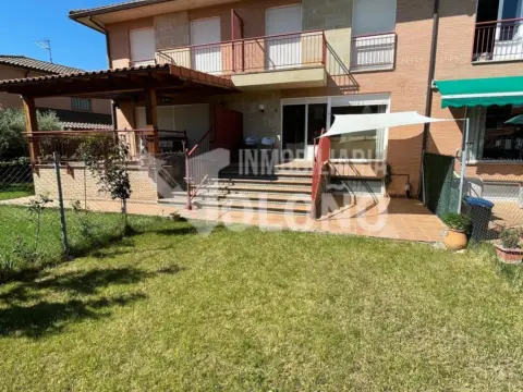 Chalet adosado en calle San Jose, 58