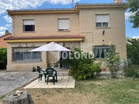 Chalet unifamiliar en Avenida de la Rioja, 6