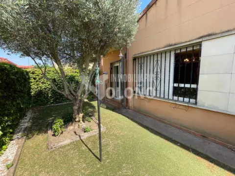 Chalet adosado en Alagón