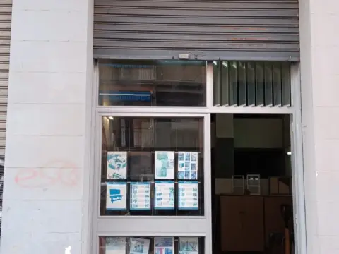 Nave comercial en calle del Brasil
