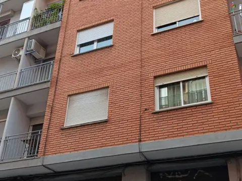 Nave comercial en calle del Brasil