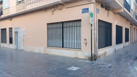 Local comercial en calle de la Virgen de Campanar